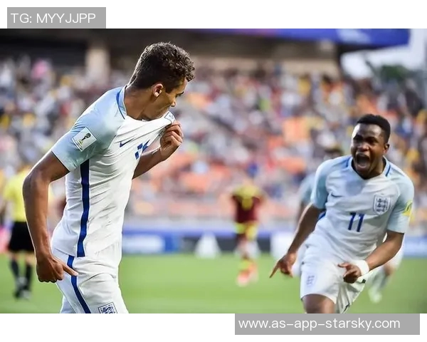 英格兰队今日训练迎来U20小将莱西塞缪尔坎贝尔三位新星加入